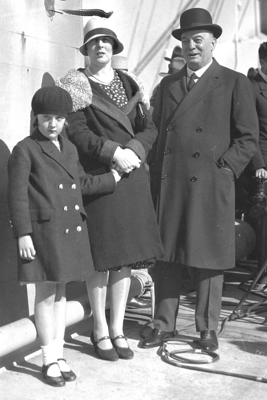 1930s fashion (cropped) — 2018-07-28 10:07:29 , <a rel="nofollow" class="external text" href="https://www.fl